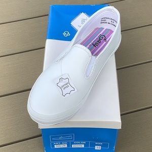 NEW LEATHER WHITE SLIP ON WOMEN'S SNEAKERS 5 1/2